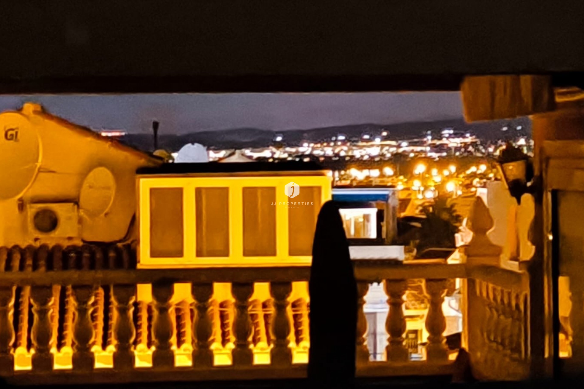 Tweedehands - Chalet -
El Chaparral - Inland