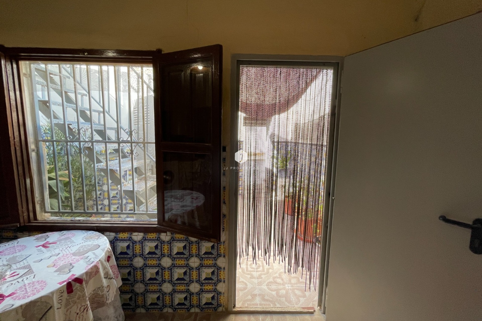 Tweedehands - Chalet -
Jacarilla - Inland