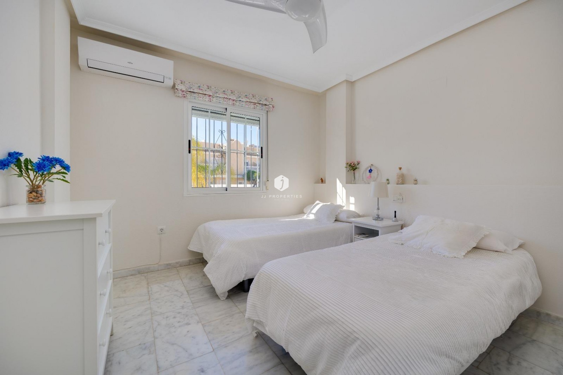 Tweedehands - Chalet -
Orihuela Costa - Las Filipinas