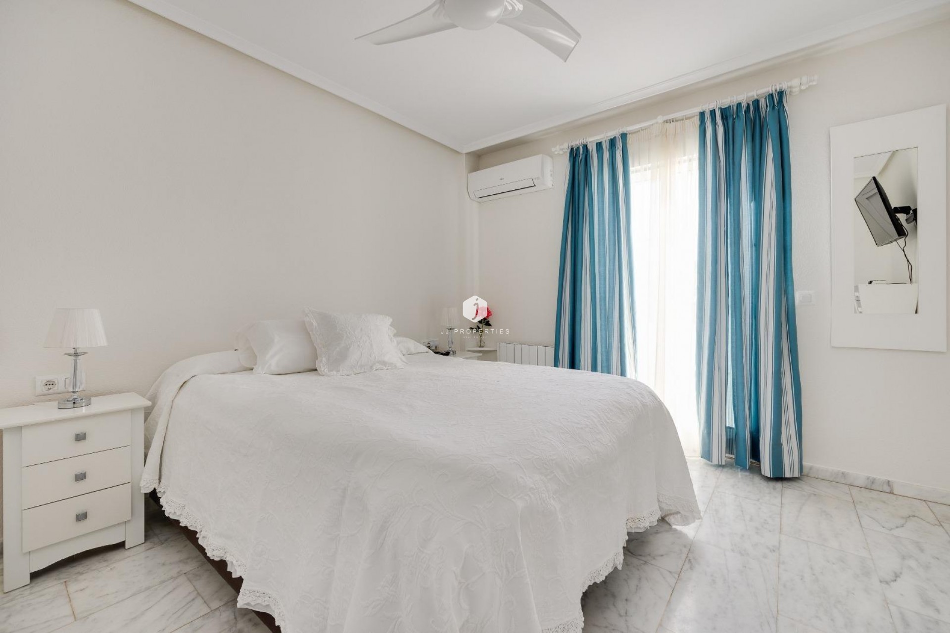 Tweedehands - Chalet -
Orihuela Costa - Las Filipinas