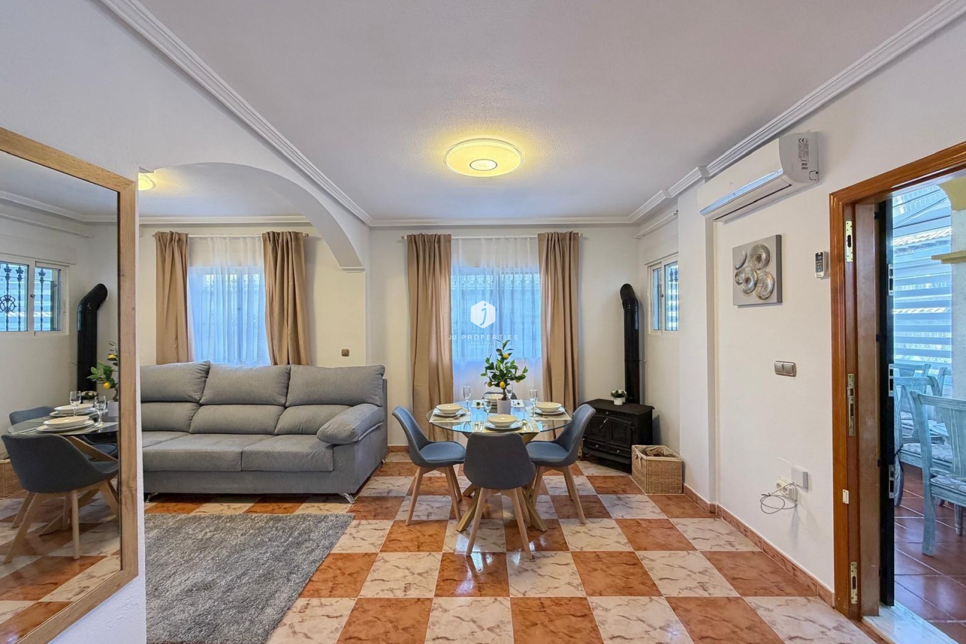 Tweedehands - Chalet -
Orihuela Costa - Las Filipinas
