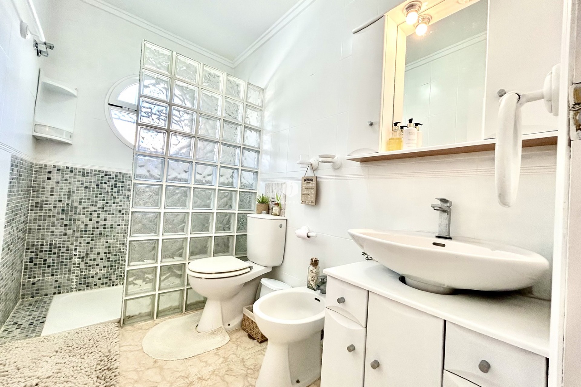 Tweedehands - Chalet -
Punta Prima - Costa Blanca