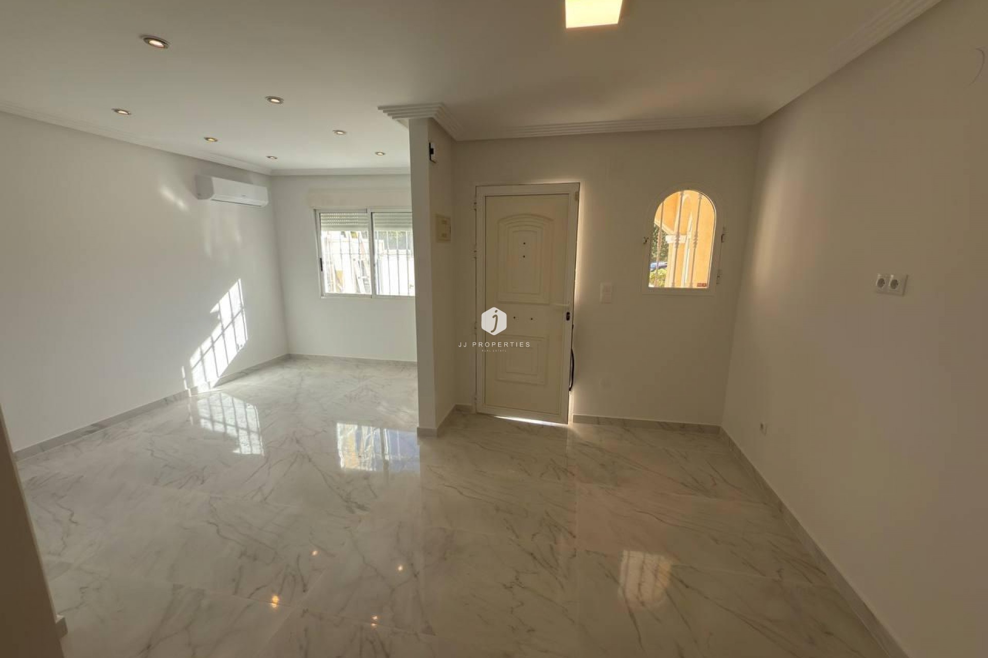 Tweedehands - Chalet -
Torrevieja - aguas nuevas