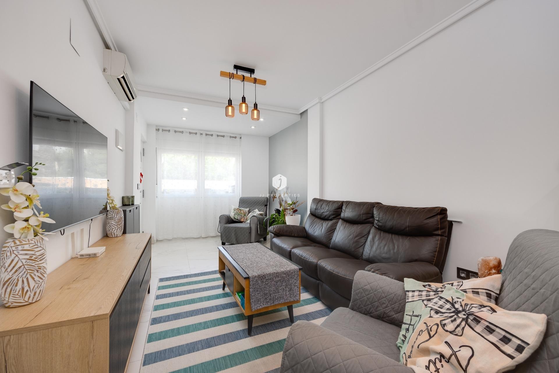 Tweedehands - Chalet -
Torrevieja - aguas nuevas