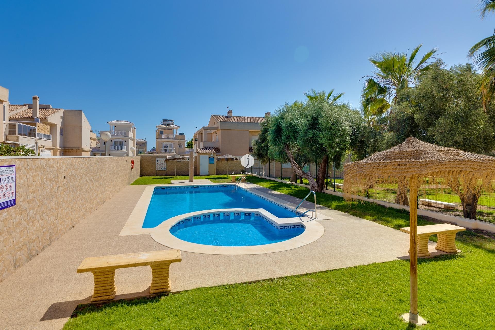 Tweedehands - Chalet -
Torrevieja - aguas nuevas
