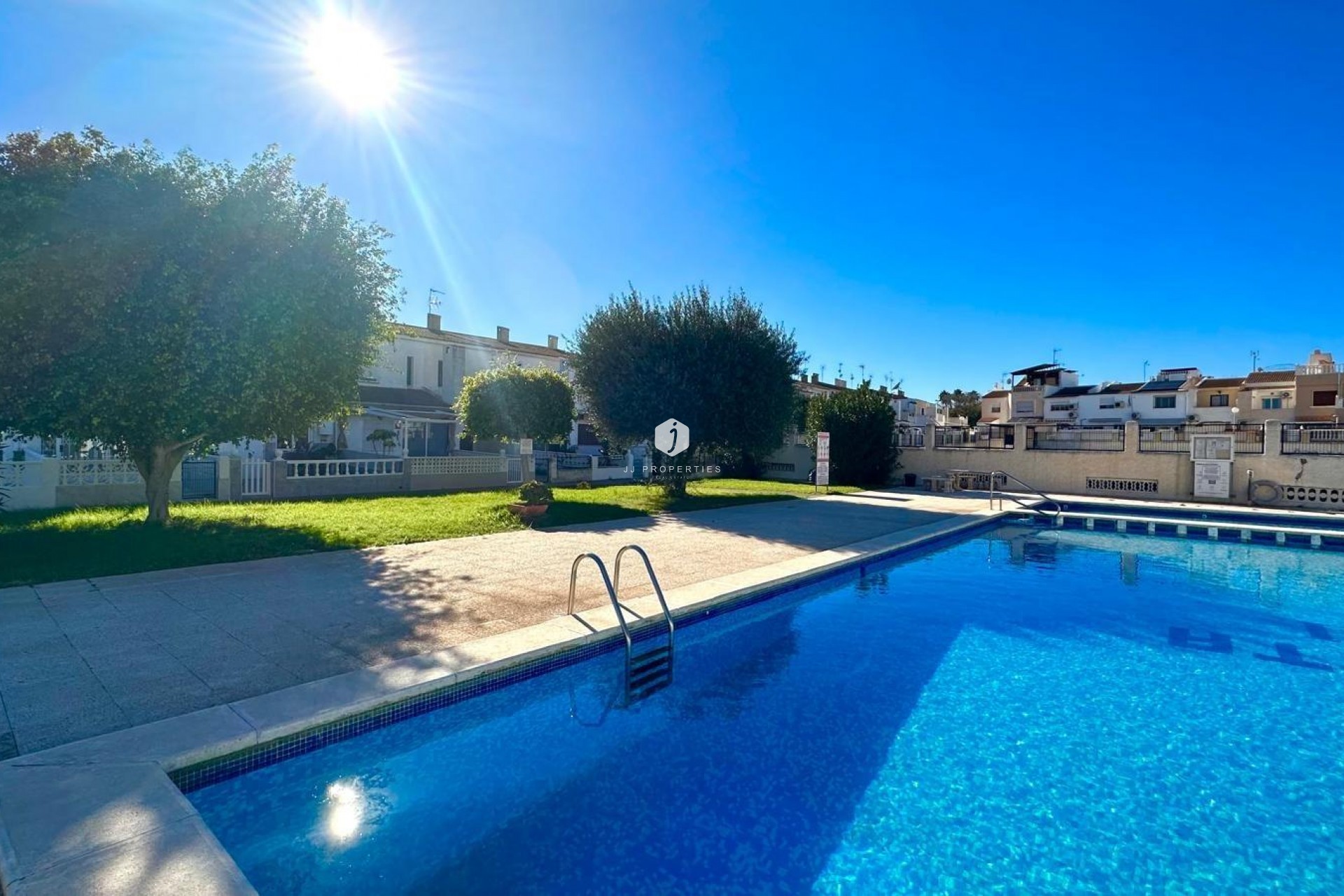 Tweedehands - Chalet -
Torrevieja - Estacion de autobuses