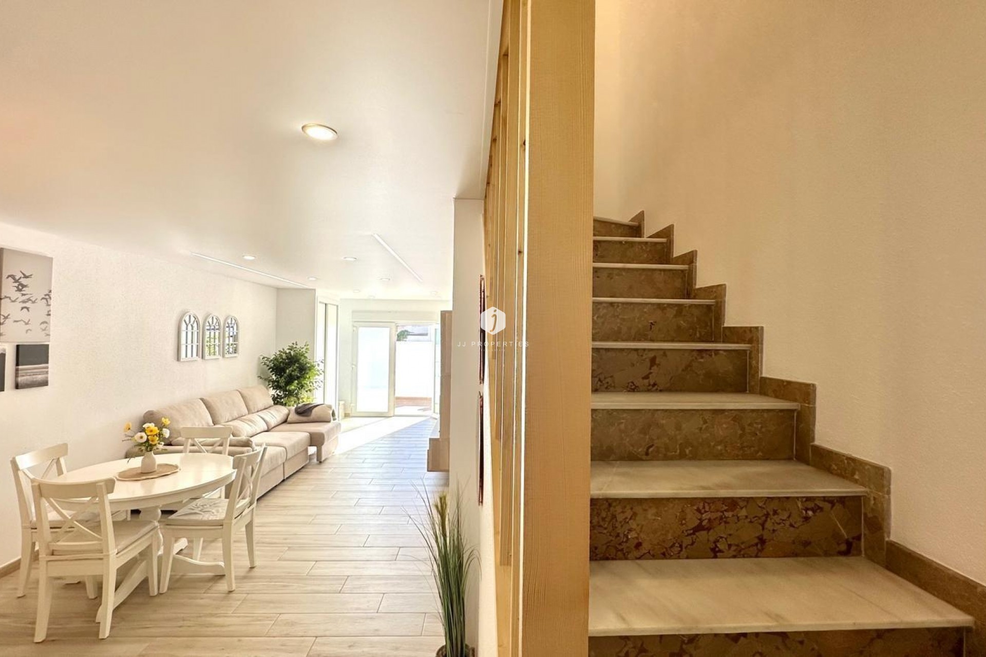 Tweedehands - Chalet -
Torrevieja - Estacion de autobuses