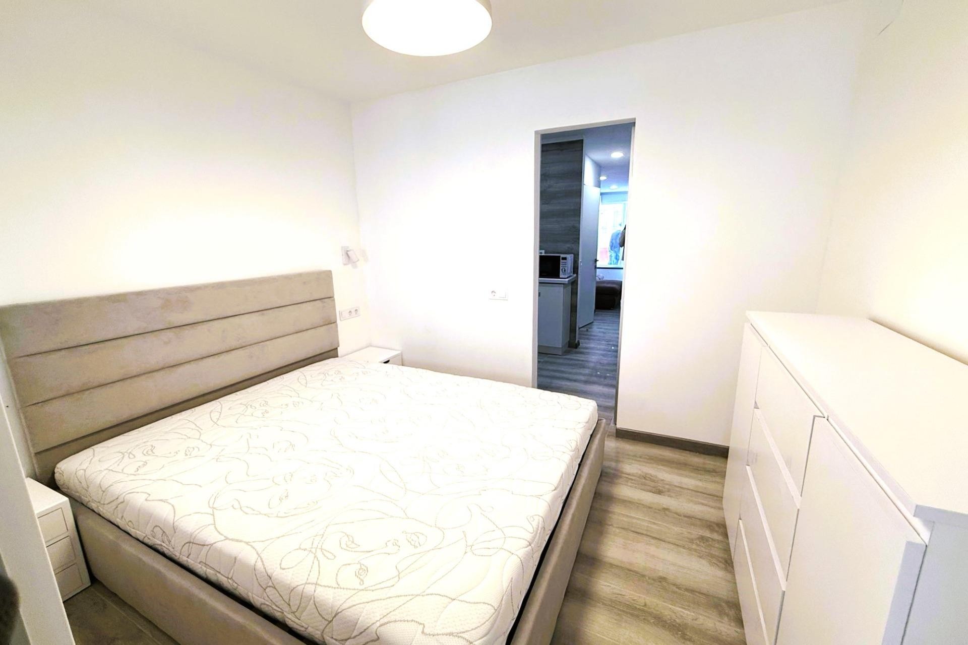 Tweedehands - duplex -
Torrevieja - Centro