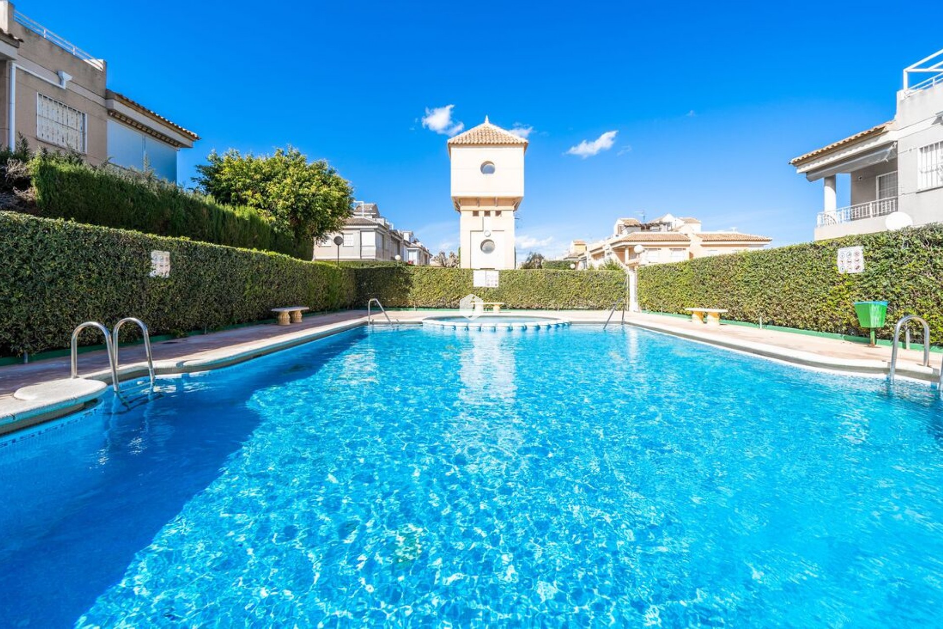 Tweedehands - duplex -
Torrevieja - Costa Blanca