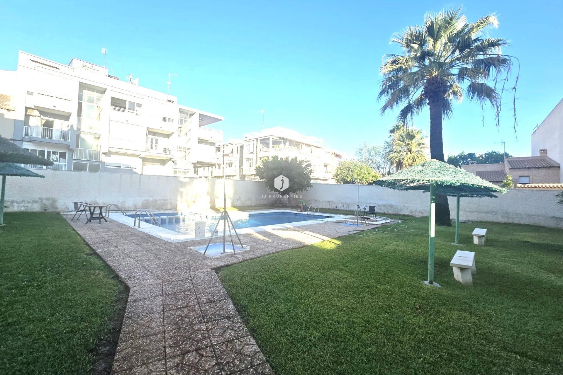 Tweedehands - duplex -
Torrevieja - Habaneras