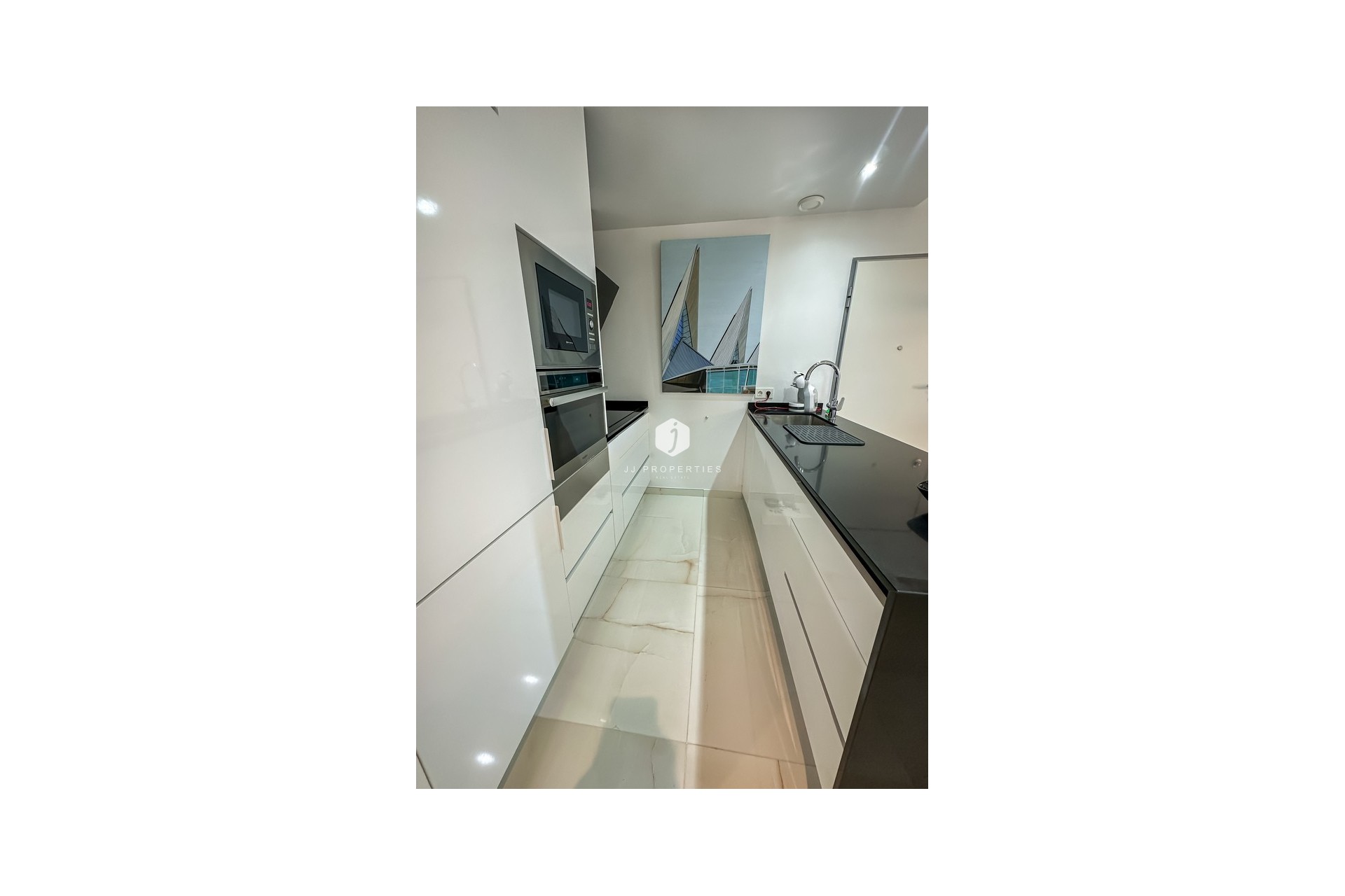 Tweedehands - Penthouse -
Los Altos - AMANECER
