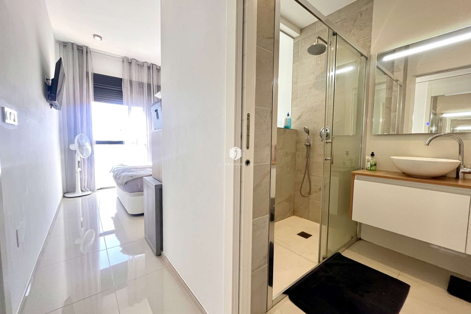 Tweedehands - Penthouse -
Los Dolses - Inland