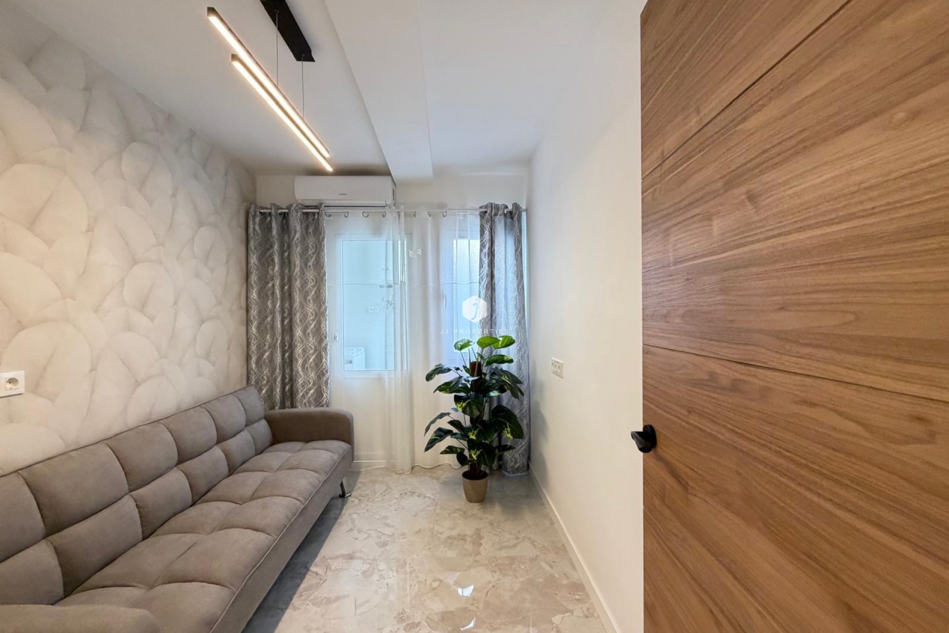 Tweedehands - Penthouse -
Torrevieja - Estacion de autobuses