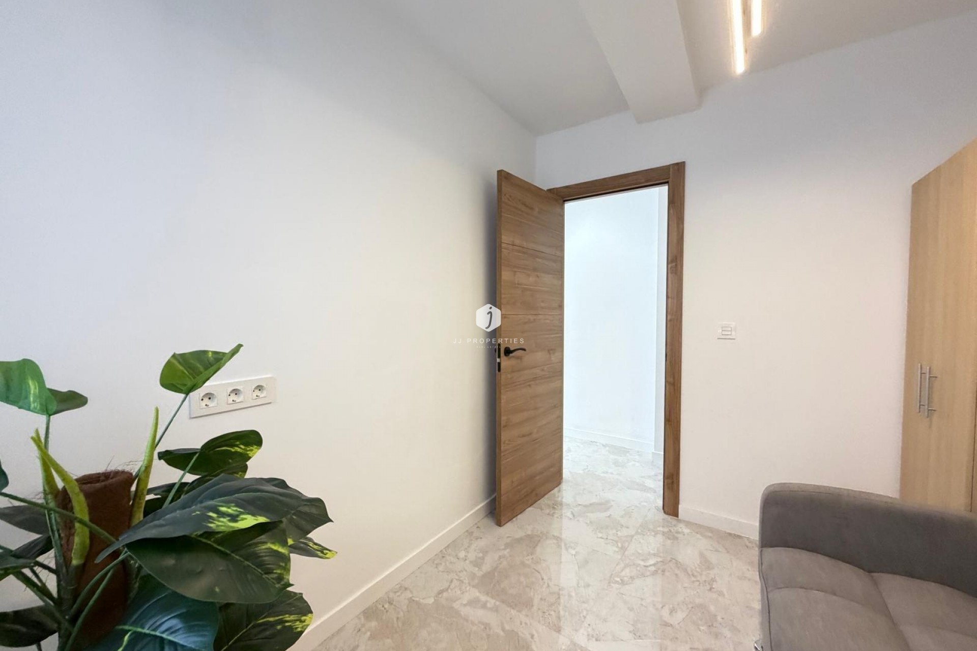 Tweedehands - Penthouse -
Torrevieja - Estacion de autobuses