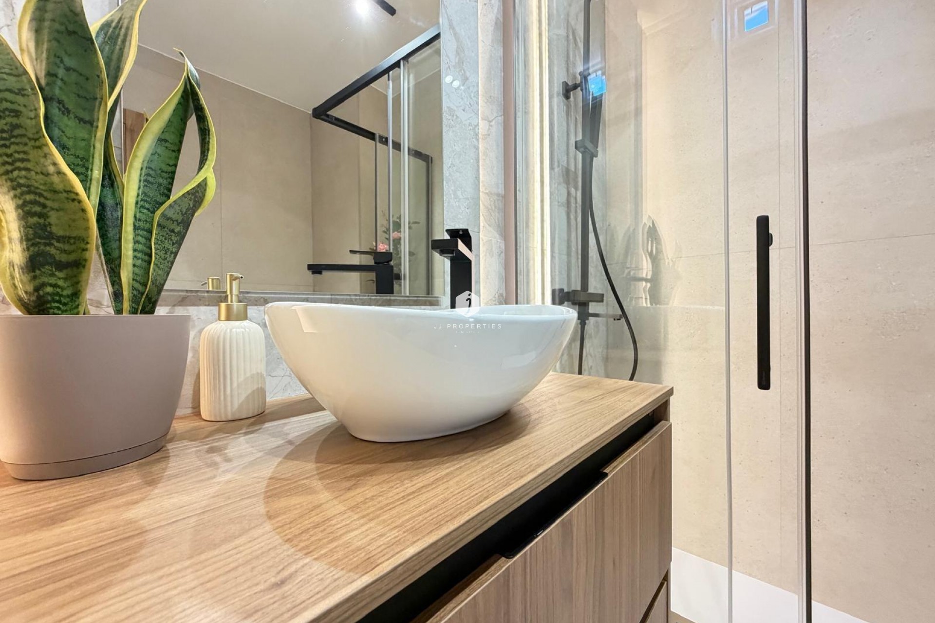 Tweedehands - Penthouse -
Torrevieja - Estacion de autobuses