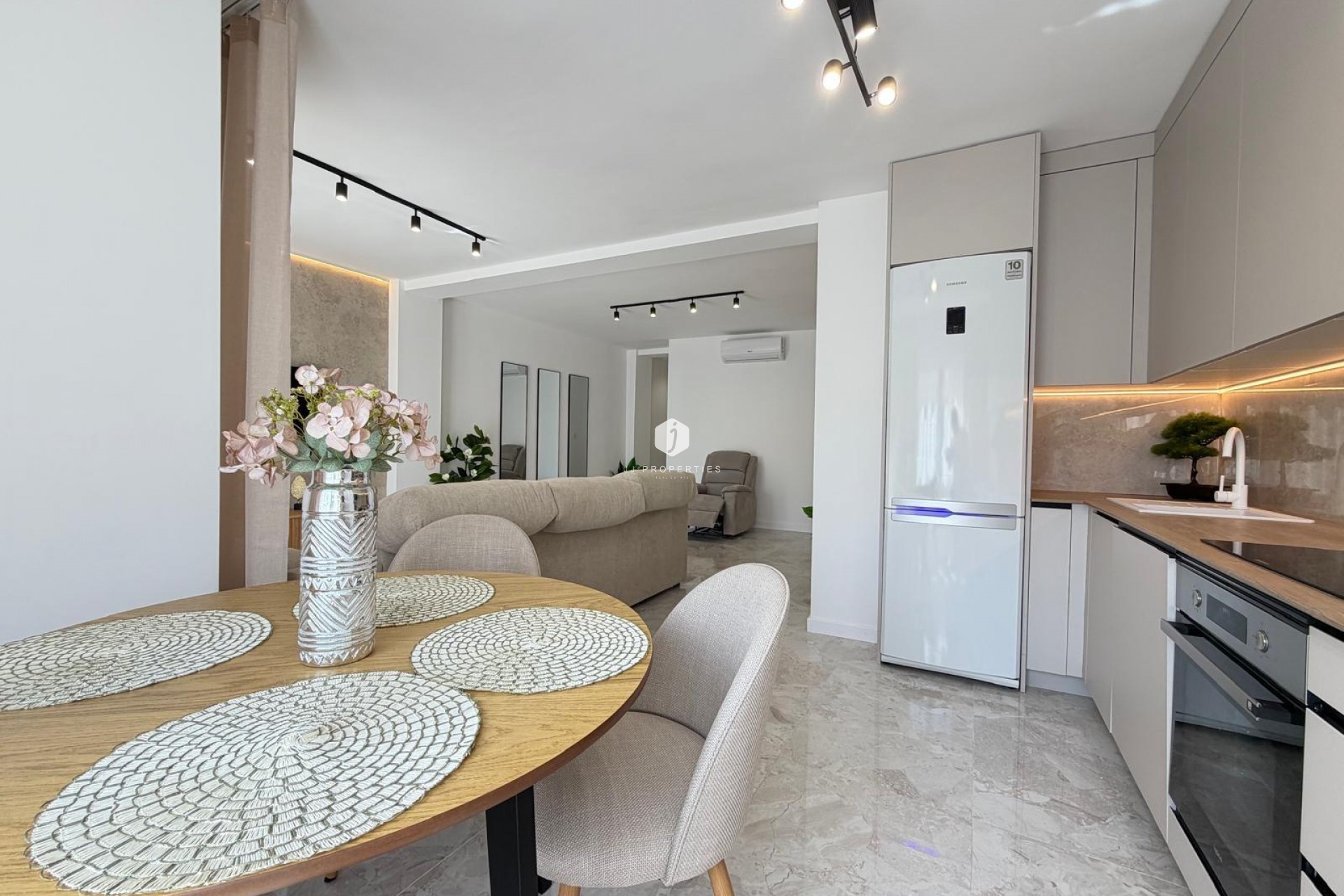 Tweedehands - Penthouse -
Torrevieja - Estacion de autobuses