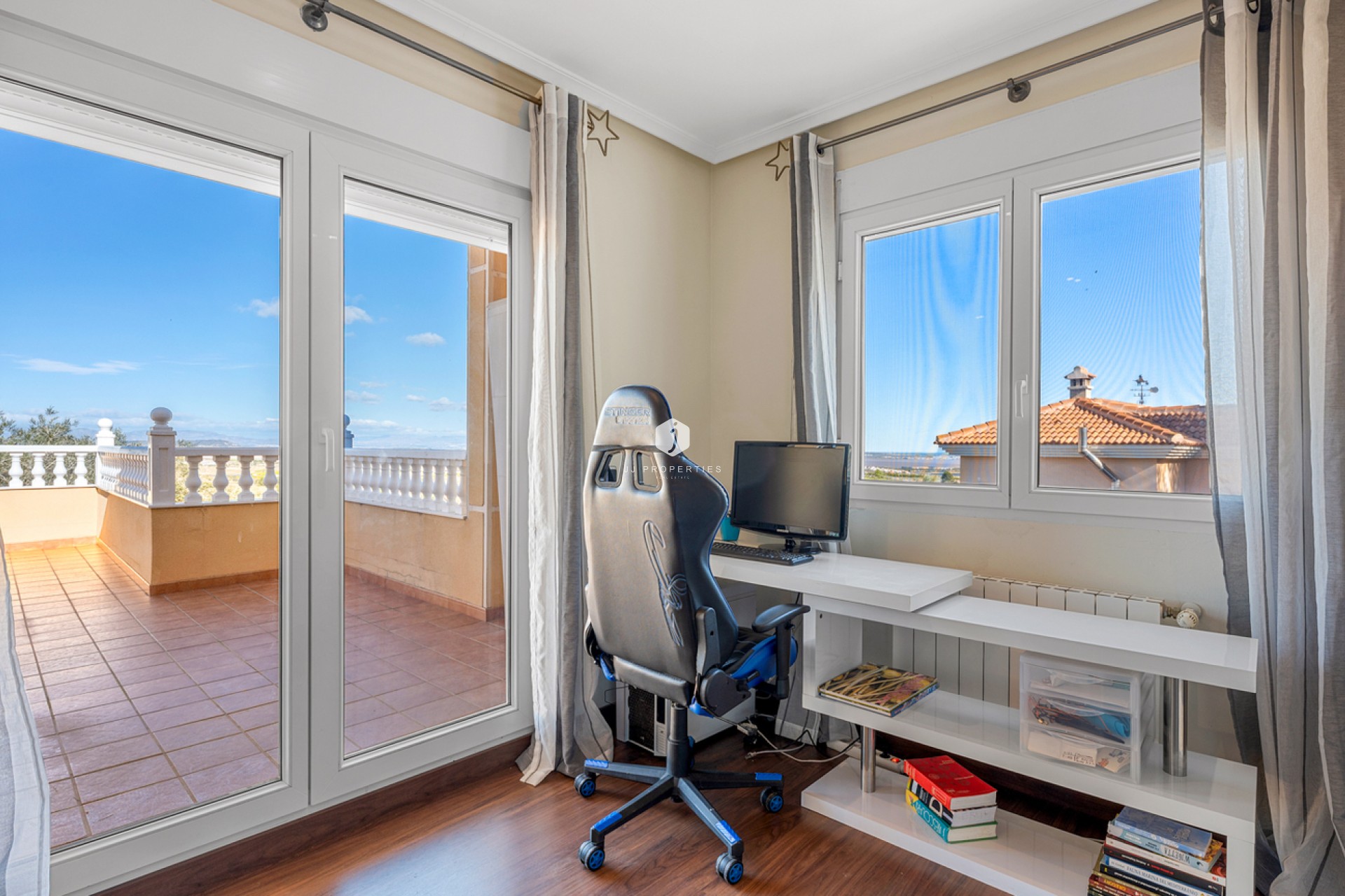 Tweedehands - Villa -
Ciudad De Las Comunicaciones - Costa Blanca