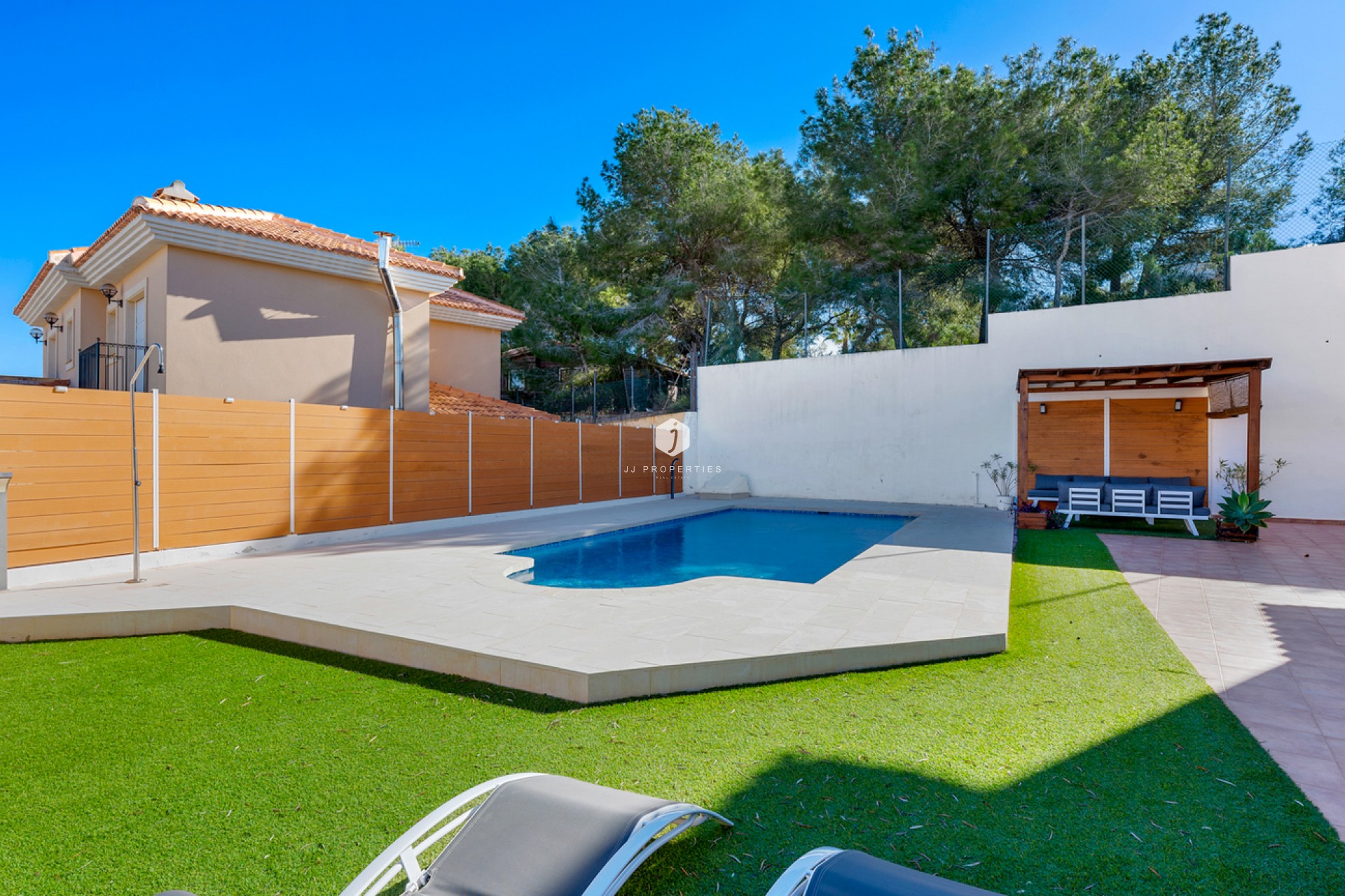 Tweedehands - Villa -
Ciudad De Las Comunicaciones - Costa Blanca