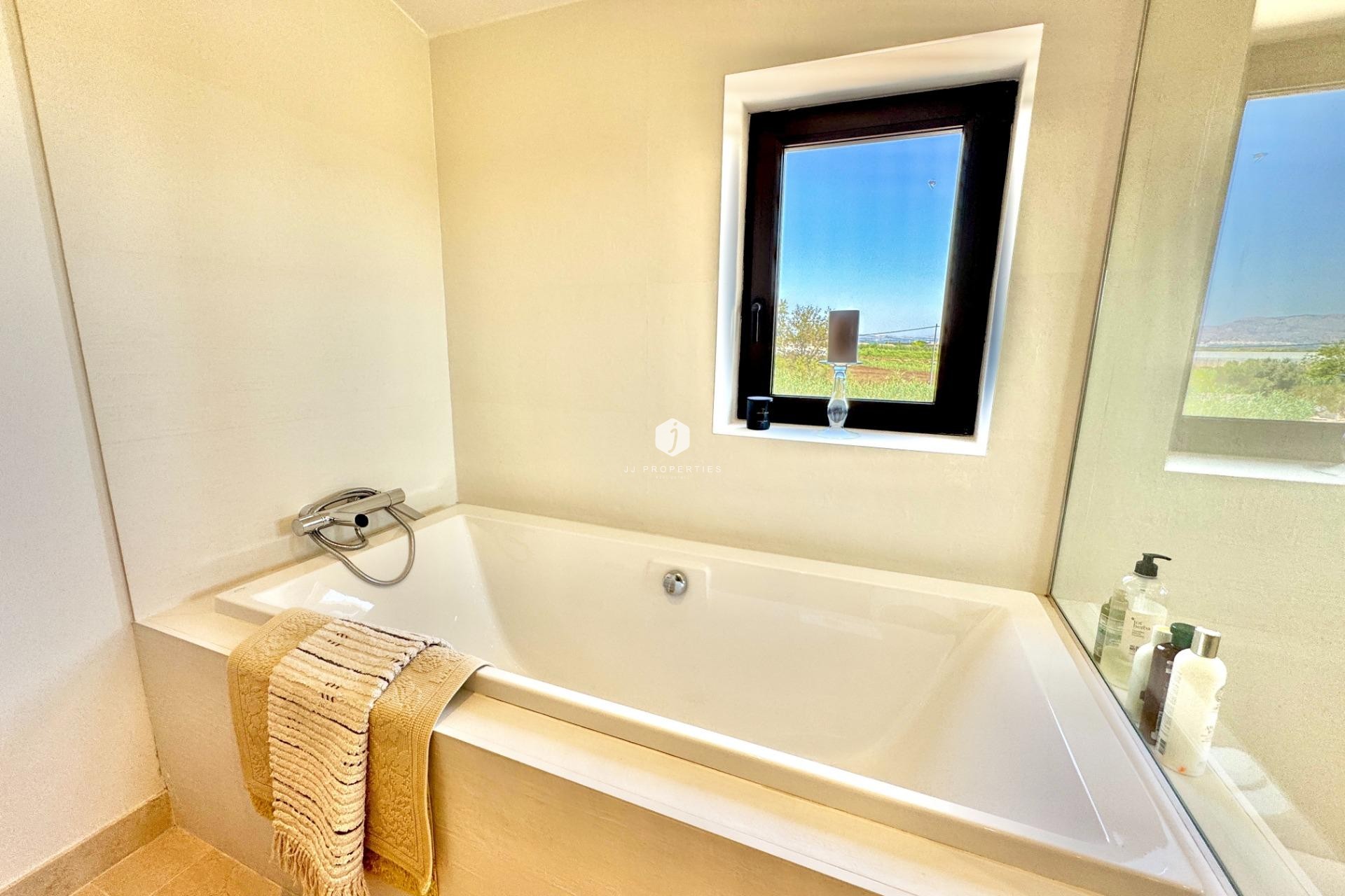 Tweedehands - Villa -
Dolores - Comunidad Valenciana