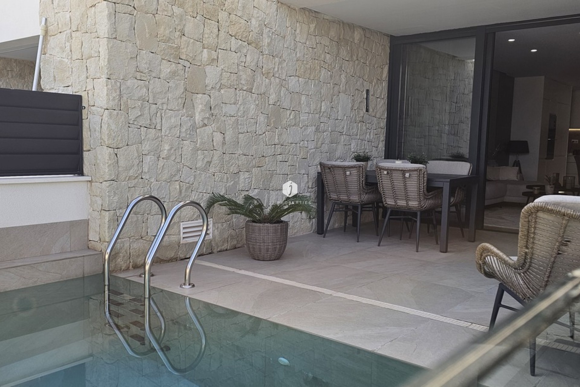 Tweedehands - Villa -
Dolores - Sector 4