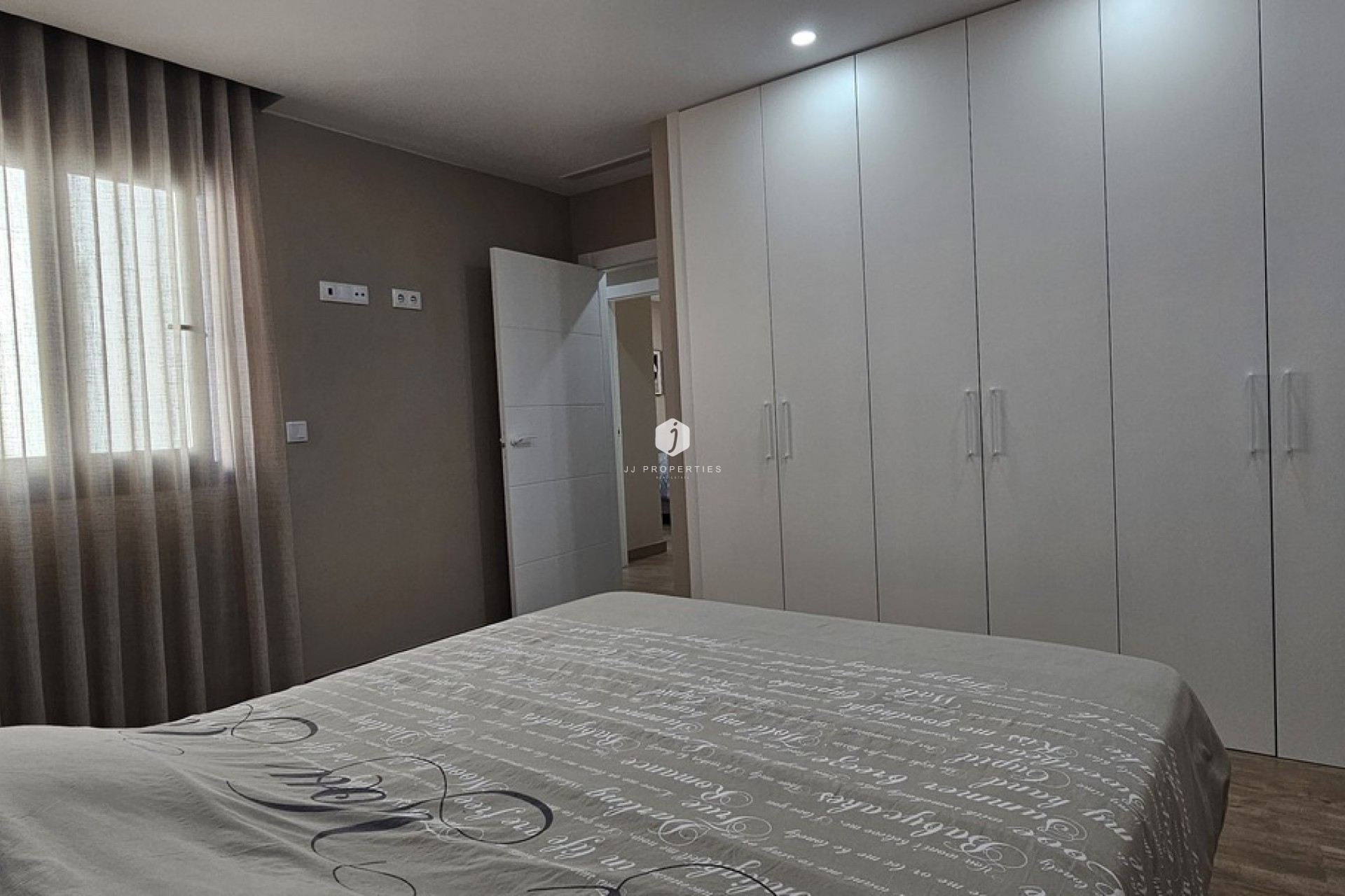 Tweedehands - Villa -
Dolores - Sector 4