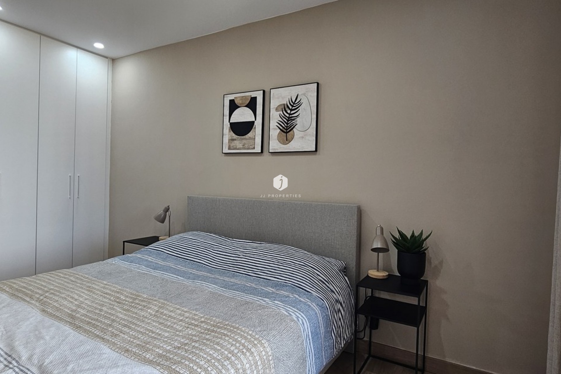 Tweedehands - Villa -
Dolores - Sector 4