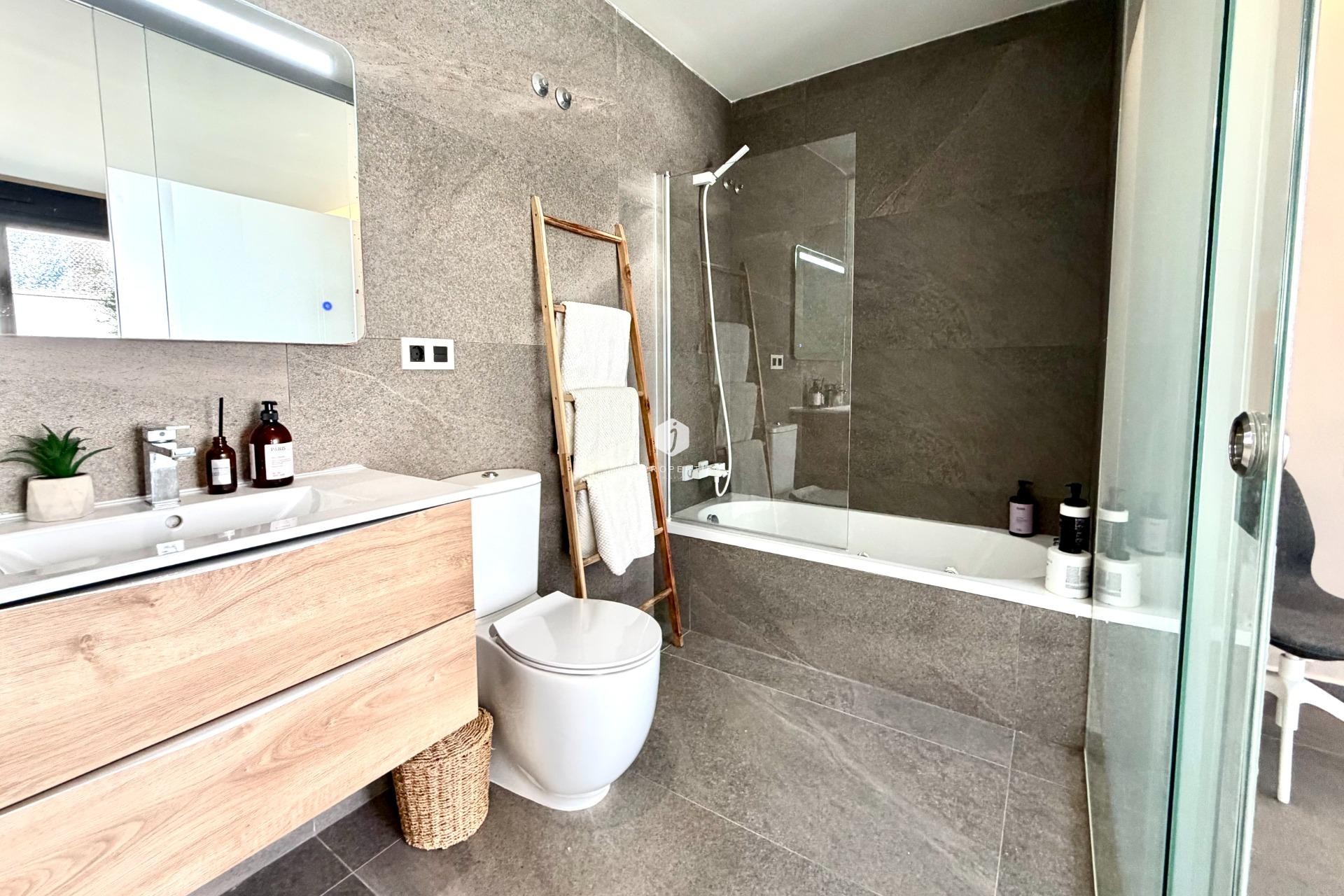 Tweedehands - Villa -
San Miguel de Salinas - Bellavista