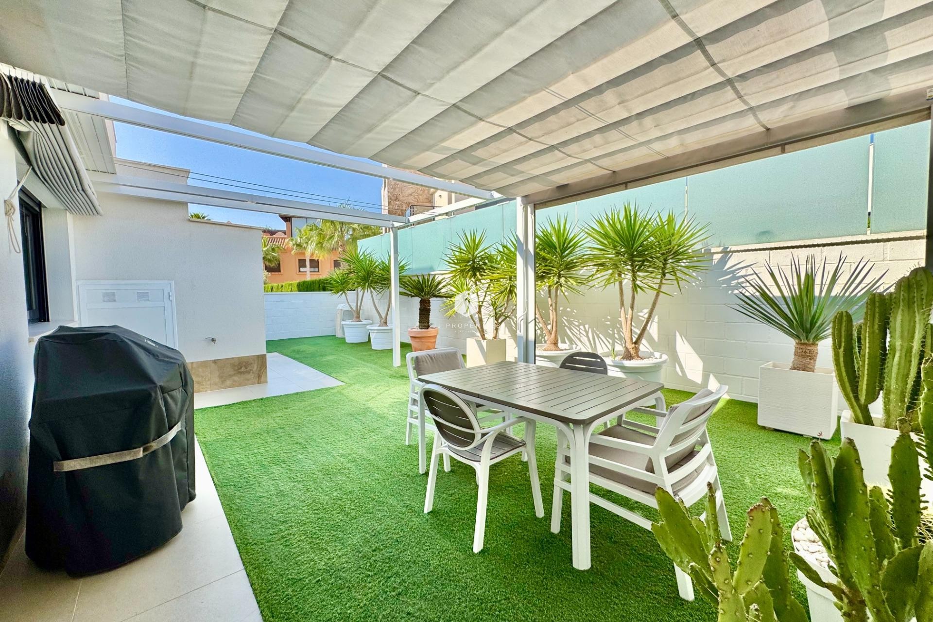 Tweedehands - Villa -
San Miguel de Salinas - Bellavista