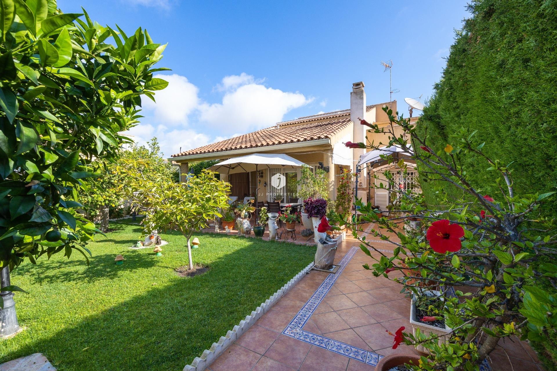 Tweedehands - Villa -
Torrevieja - aguas nuevas