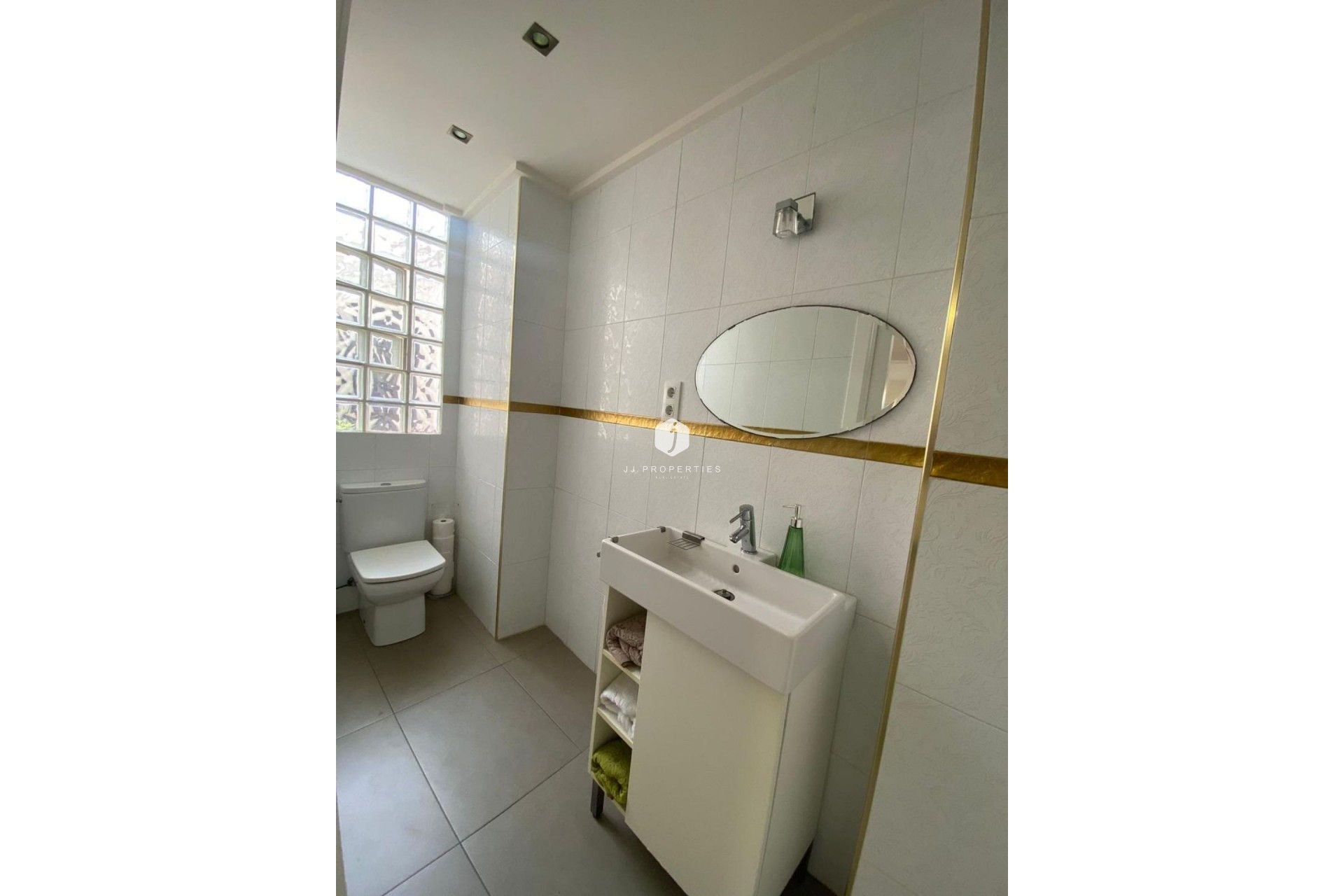 Tweedehands - Villa -
Torrevieja - Centro - Muelle Pesquero