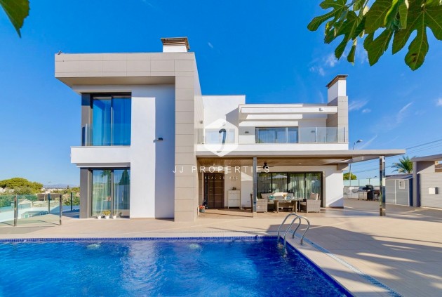 Villa - Aus zweiter Hand -
            Torrevieja - C-71357