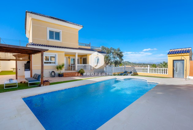 Villa - D'occasion - Ciudad De Las Comunicaciones -
                Costa Blanca