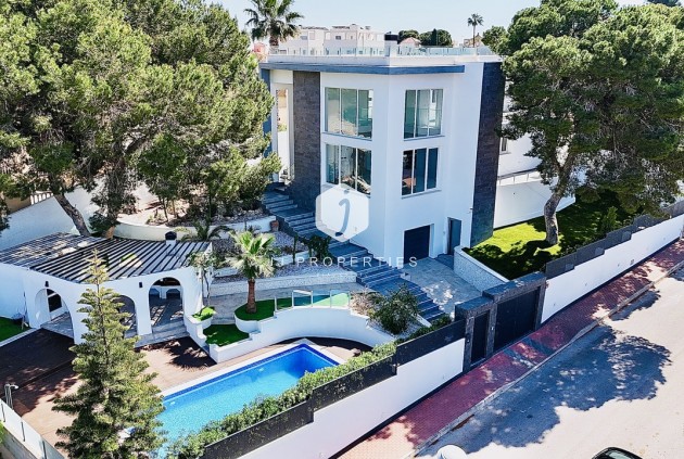 Villa - D'occasion - Los Balcones -
                Costa Blanca