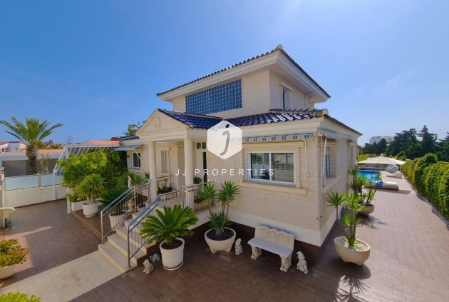 Villa - D'occasion - Torrevieja -
                Costa Blanca