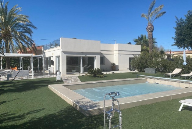 Villa de Lujo - Resale - El Campello -
                De la cruz