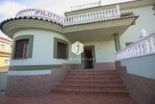 Villa - Obra nueva - Torrevieja -
                Los altos