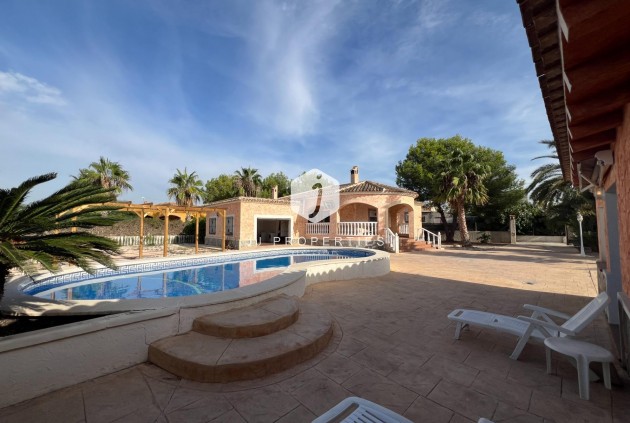 Villa - Resale - Dolores -
                Cmno. Escorredor