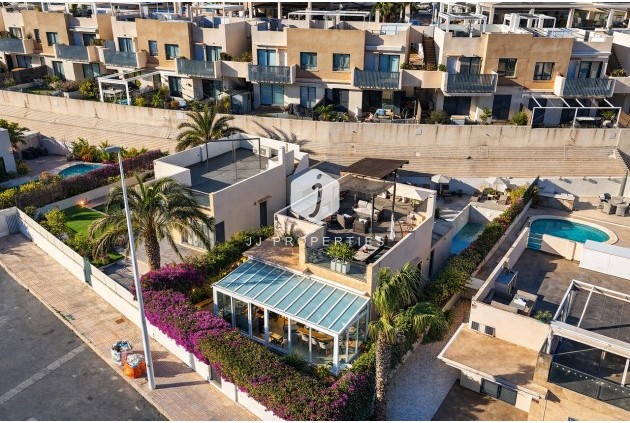 Villa - Resale - La Zenia -
                Costa Blanca