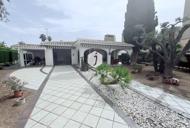 Villa - Resale - Orihuela Costa -
                Campoamor