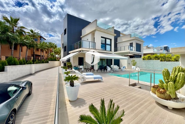 Villa - Resale - San Miguel de Salinas -
                Bellavista