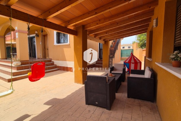 Villa - Resale -
            Torrevieja - C-37577