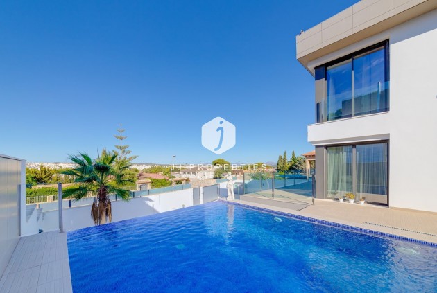 Villa - Resale - Torrevieja -
                Costa Blanca