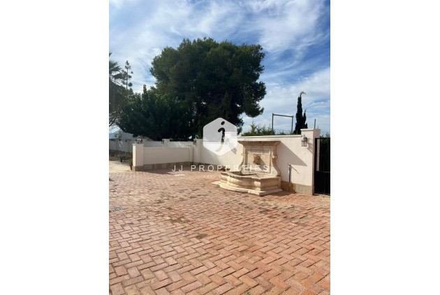 Villa - Segunda mano -
            Almoradí - C-14377