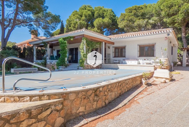 Villa - Segunda mano -
            Dehesa de Campoamor - C-29319