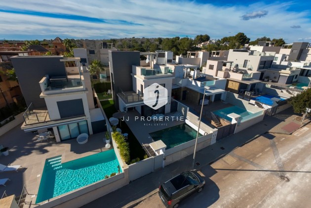 Villa - Segunda mano -
            San Miguel de Salinas - C-31747