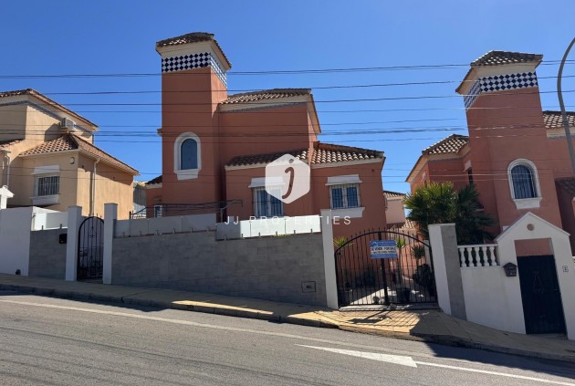 Villa - Segunda mano - San Miguel de Salinas -
                Inland