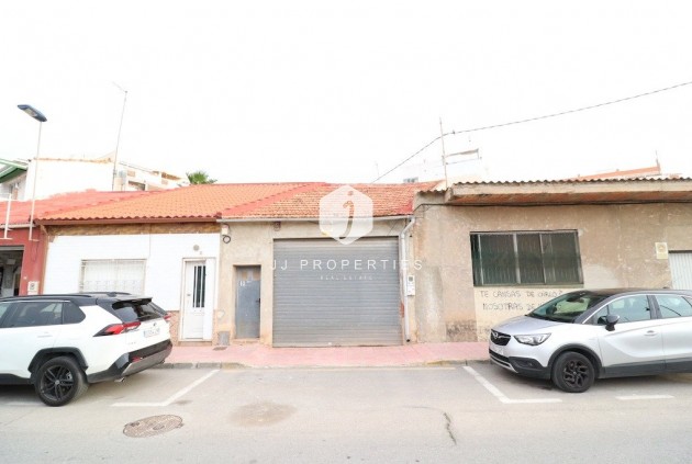 Villa - Segunda mano -
            Torrevieja - C-27219