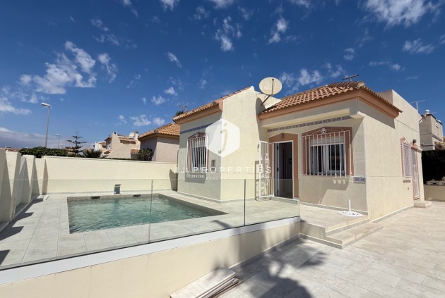 Villa - Segunda mano - Torrevieja -
                Costa Blanca