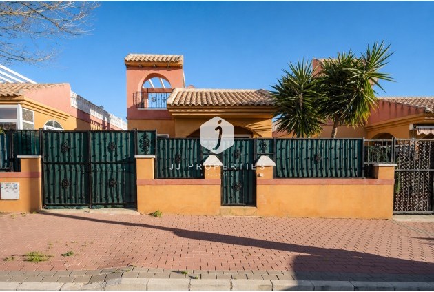 Villa - Segunda mano - Torrevieja -
                Costa Blanca