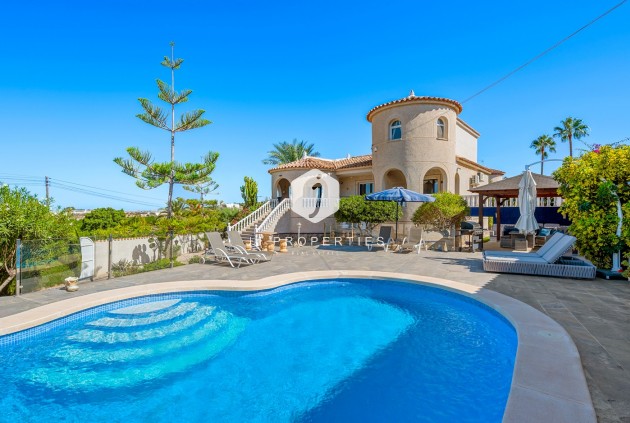 Villa - Tweedehands - Almoradí -
                Inland